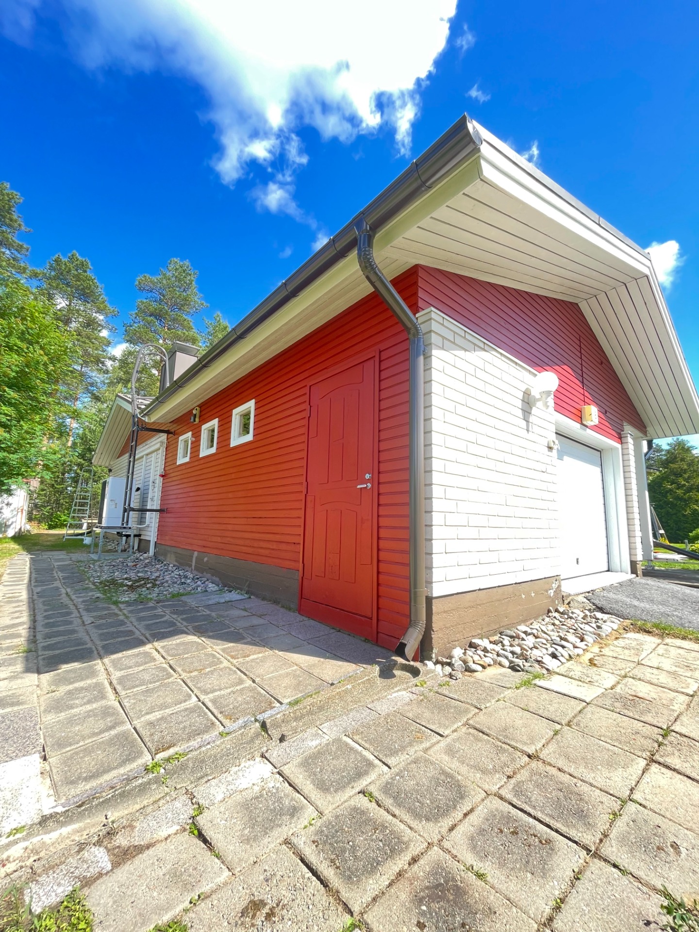 Tämä kohde kuivahomepestiin ja maalattiin kaikki puu osat kertaalleen 