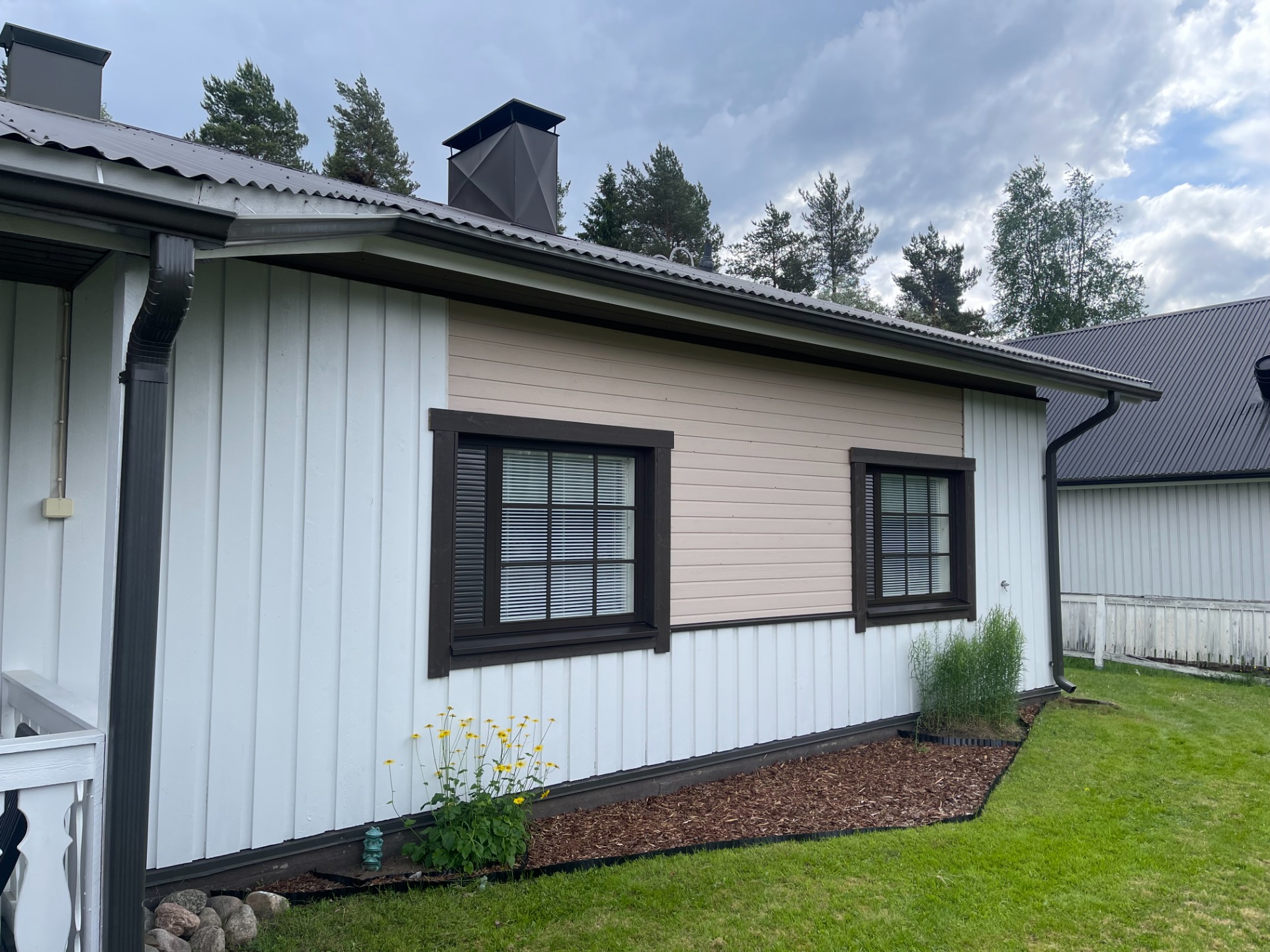 tässä kohteessa suoritettiin seiniin kevyt katupölynpoisto ja huoltomaalaus